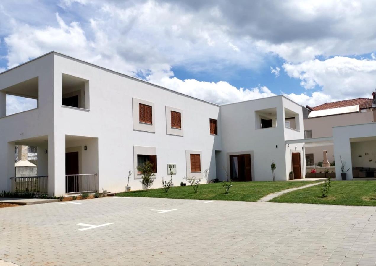 Apartments Leticia Vrsi Buitenkant foto