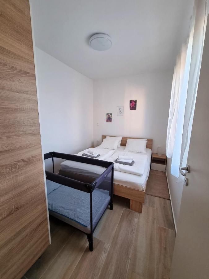 Apartments Leticia Vrsi Buitenkant foto